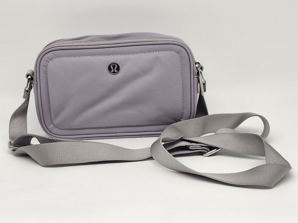 Lululemon Women Light Purple Crossbody Camera 2L Bag Adjustable Strap Double Zip